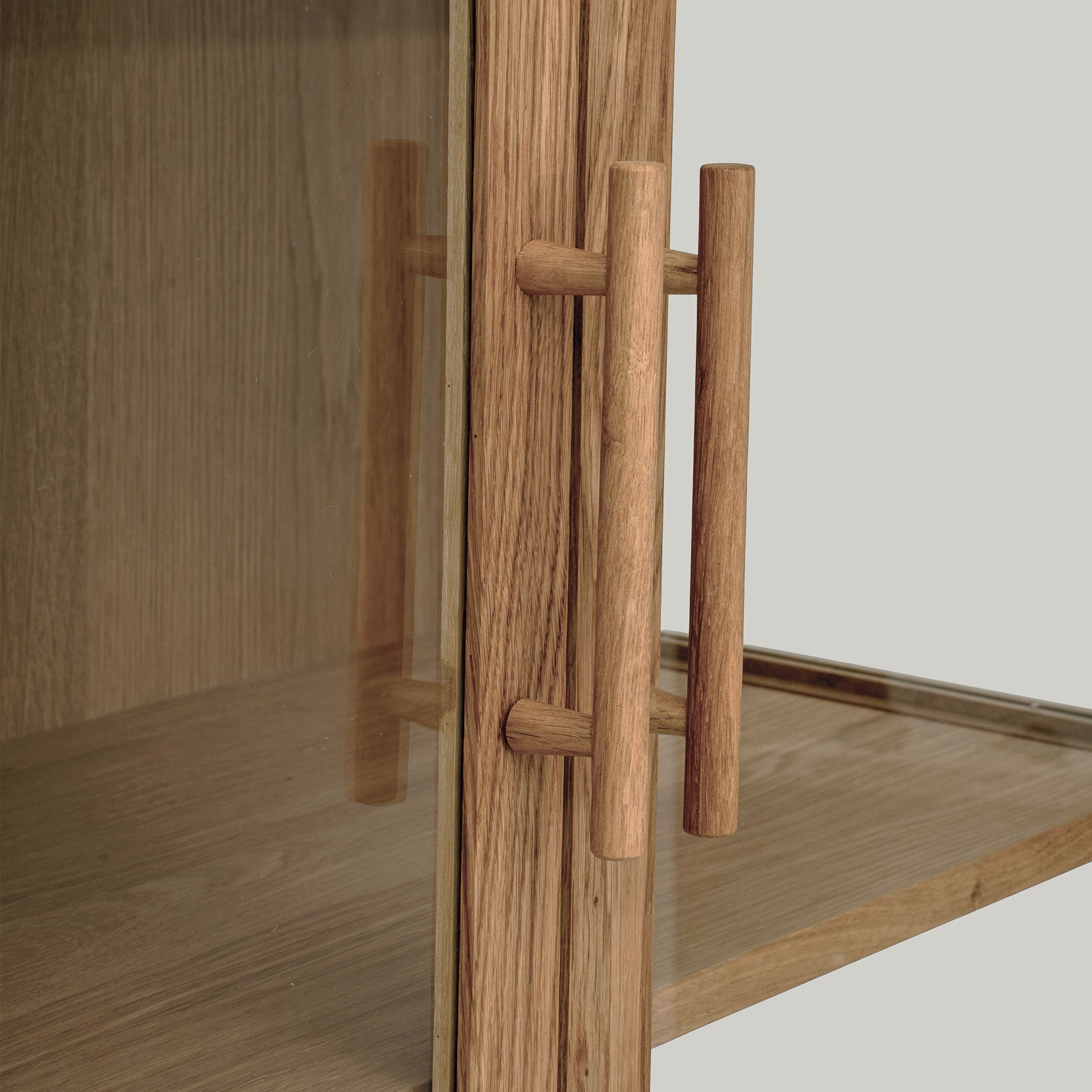 Akeru II Vitrinenschrank H126xB90